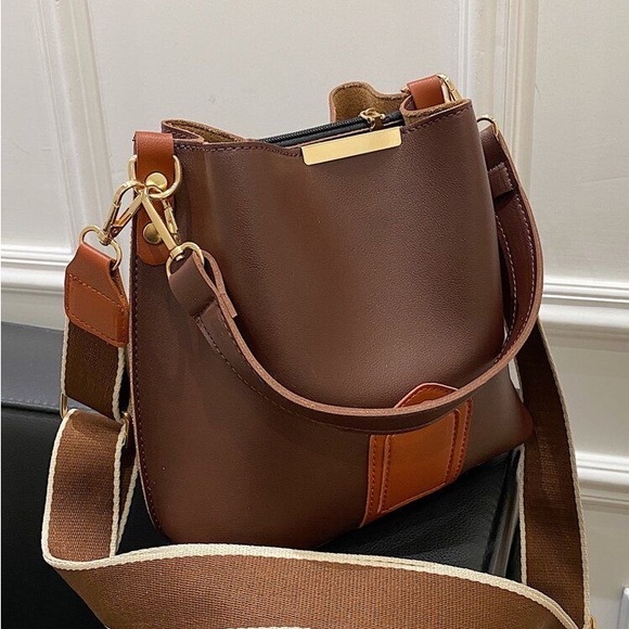 Profile Picture of Joanne Devries (@joanned1974) on Poshmark