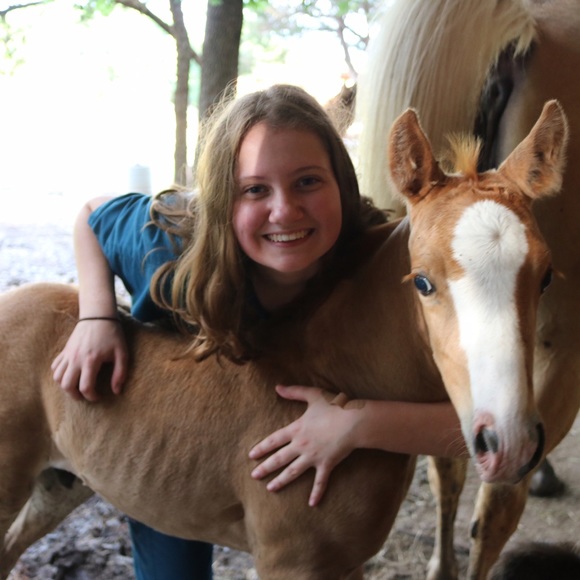 Profile Picture of Madison Gullekson (@madisong1999) on Poshmark