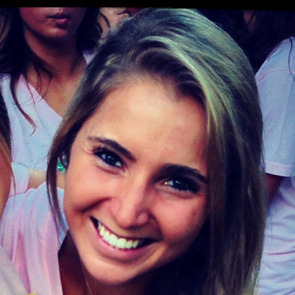 Profile Picture of Ashley Tiefel (@ashleytiefel) on Poshmark