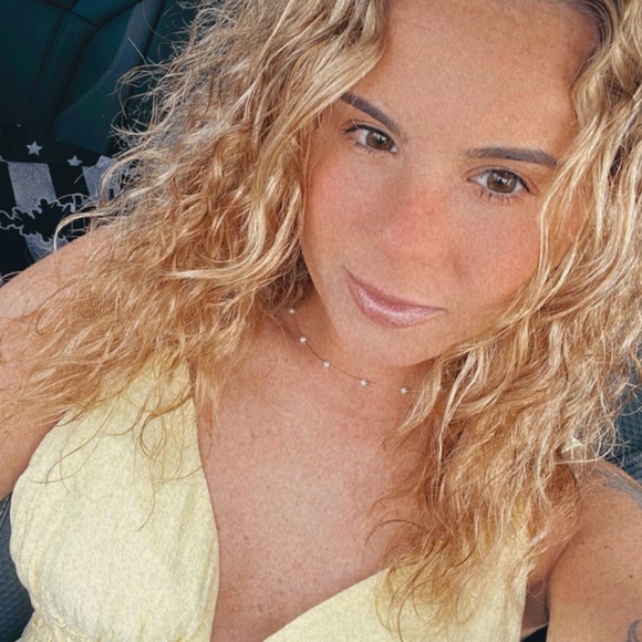 Profile Picture of Noel Leszczynski (@noeltheseaqueen) on Poshmark