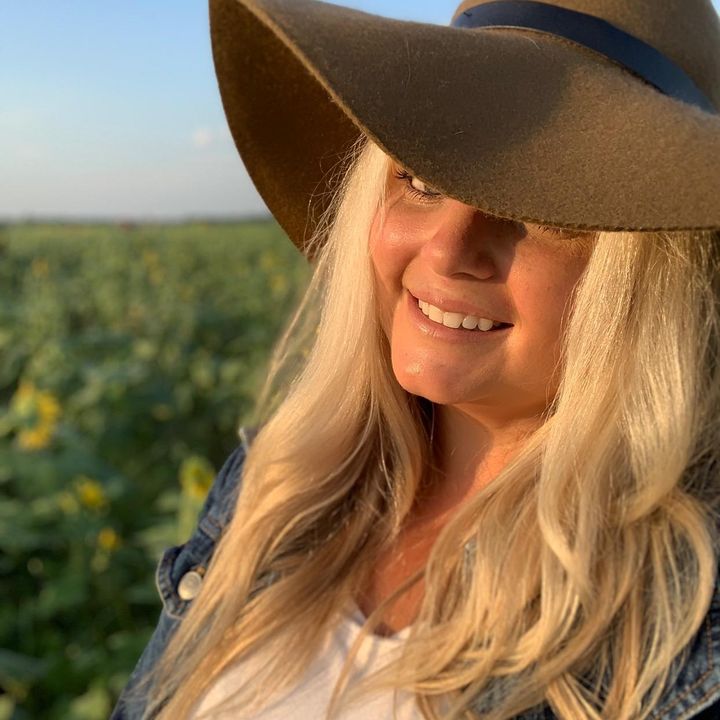 Alex Benton... - Tiktok Profile Picture of   Alex Benton... (@alexandralynee) on Tiktok