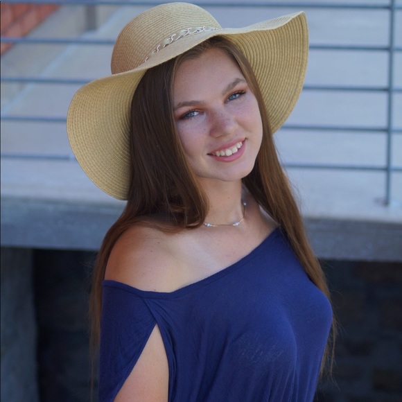 Profile Picture of Jasmine Boatwright (@jas_raz) on Poshmark
