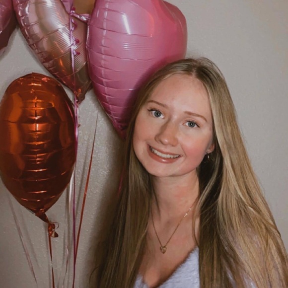 Profile Picture of Ava Mcmoran (@avamcmoran) on Poshmark