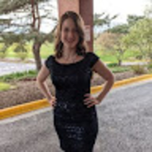 Profile Picture of Stephanie Garrity (@stephaniegar702) on Poshmark