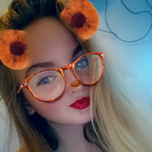 Profile Picture of Heather Sluka (@heather2302) on Poshmark