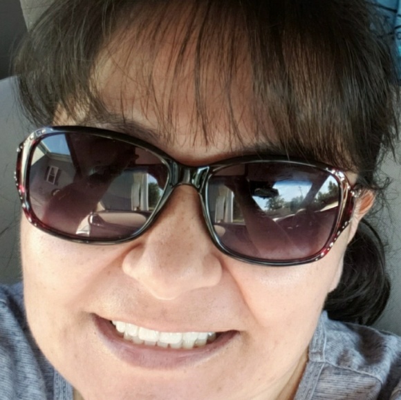 Profile Picture of Pat Brownfield (@patb2021) on Poshmark