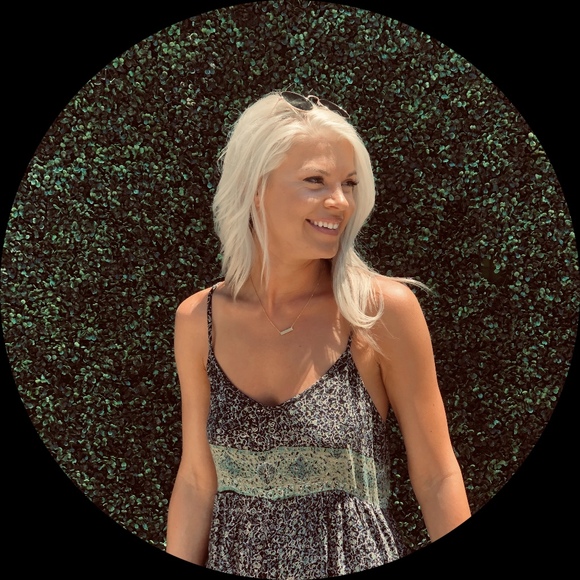 Profile Picture of Sarah Zachry (@sarahzachry) on Poshmark