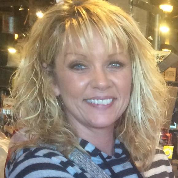 Profile Picture of Shawna Nelson (@sandry816) on Poshmark