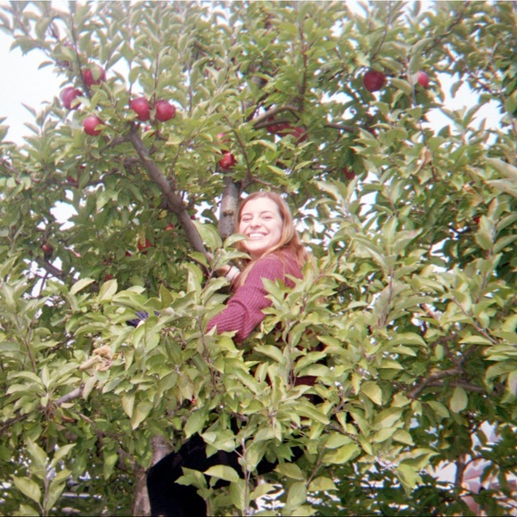 Profile Picture of Brooke Lamoureux (@brookelamour98) on Poshmark