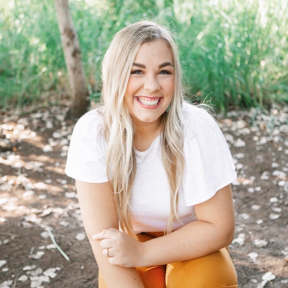 Profile Picture of Sydney Magonigal (@smagonigal) on Poshmark