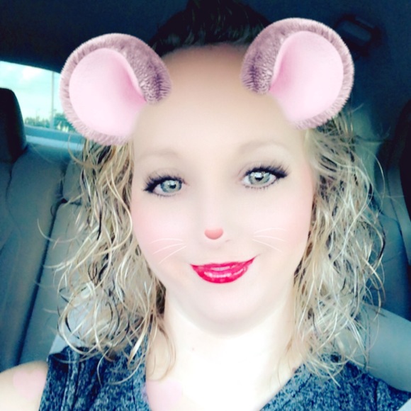 Profile Picture of Amber Dingrando (@andingrando) on Poshmark