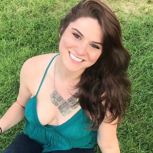 Profile Picture of Cheryl Hanegan (@cherylhanegan) on Poshmark