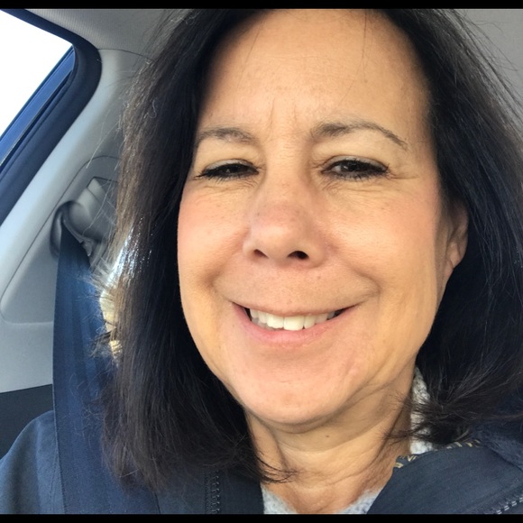 Profile Picture of Janet Molek (@jmolek) on Poshmark