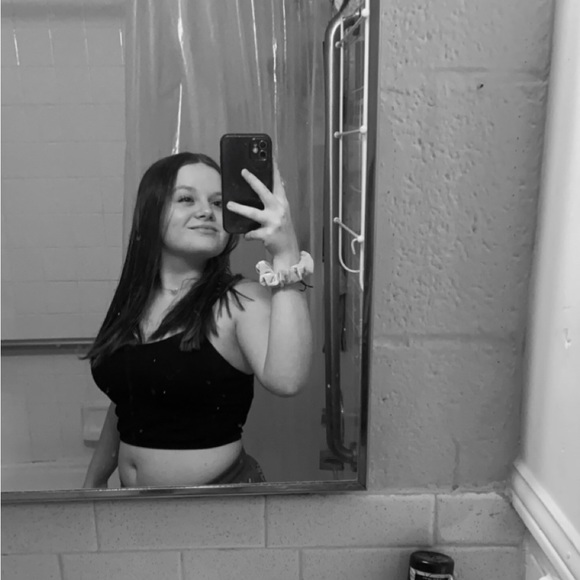 Profile Picture of Haley Jackson (@haleyjackson415) on Poshmark