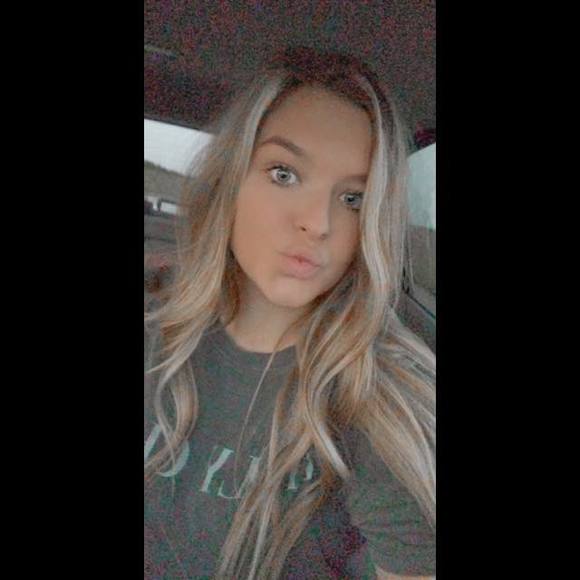 Profile Picture of Alyssa Dailey (@dailey40) on Poshmark