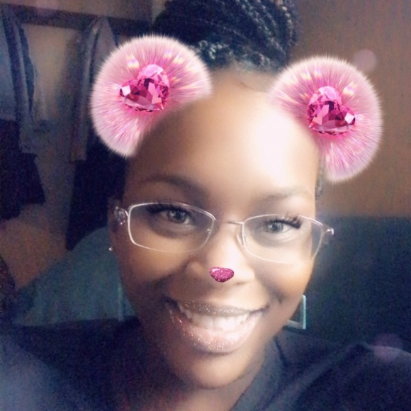 Profile Picture of Sharelle Osborne (@relleybaby89) on Poshmark