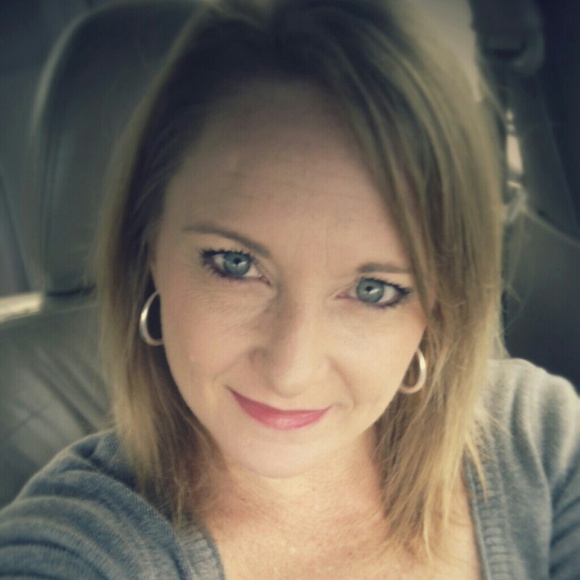 Profile Picture of Gidget Vanover (@gigimoon) on Poshmark