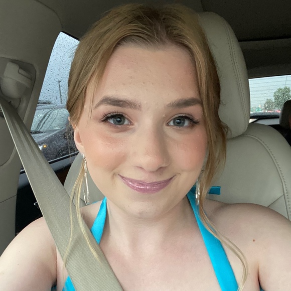 Profile Picture of Gabrielle Rebardo (@gmrebardo1) on Poshmark