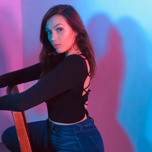 Profile Picture of Nicole Lightford (@nicolereigh) on Poshmark