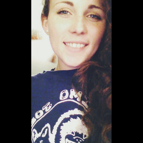 Profile Picture of Tessa Ohnemiller (@tessakate21) on Poshmark