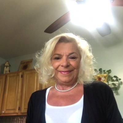 Profile Picture of roseanne roberts (@rosier2656) on Twitter