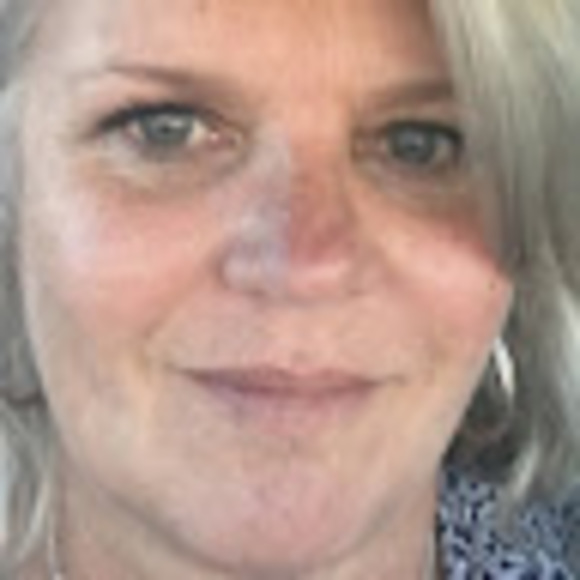 Profile Picture of Deb Jannes (@debjannes) on Poshmark