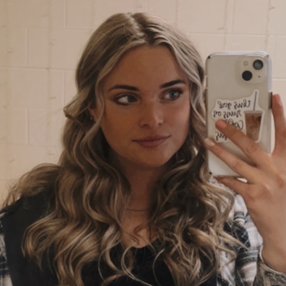 Profile Picture of Caralyn Mayros (@caralynmayros) on Poshmark