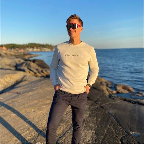 Profile Picture of Daniel Berling (@danling) on Poshmark