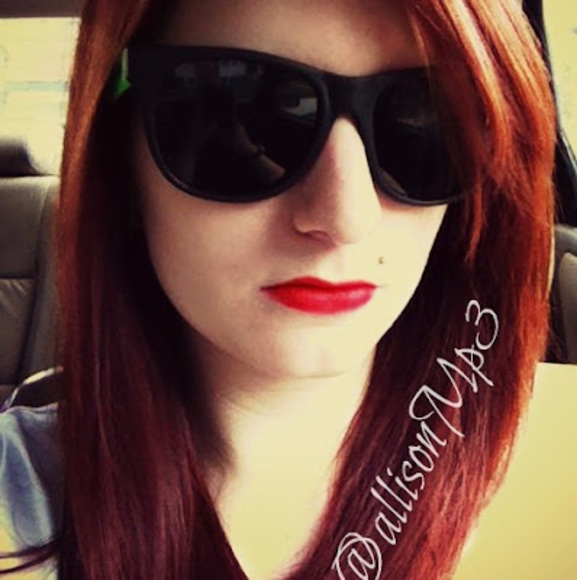 Profile Picture of Allison Parsons (@amcdrmtt) on Poshmark
