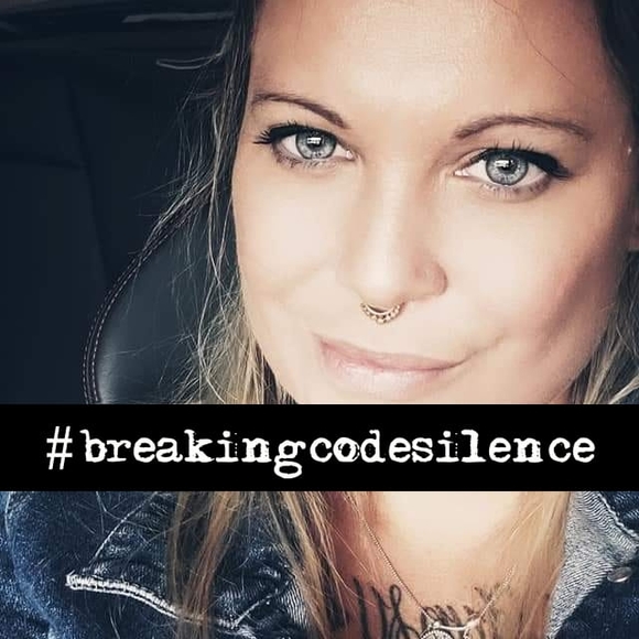 Profile Picture of Jamie Ungar (@paisleylyric) on Poshmark