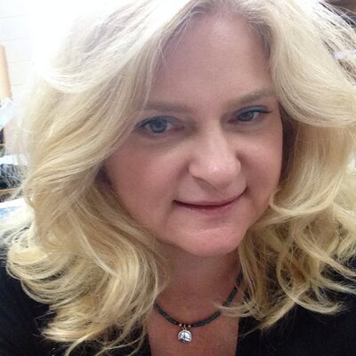 Profile Picture of Lara Becker (@douglarabecker) on Twitter