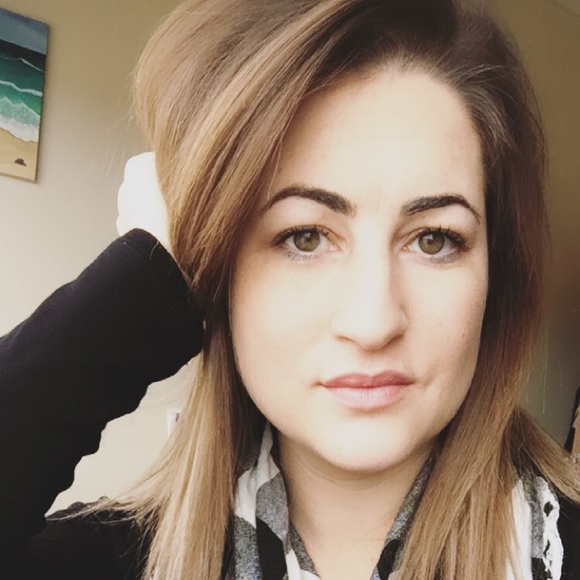 Profile Picture of Olivia Best (@oliviakb3) on Poshmark