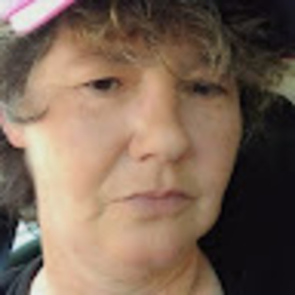 Profile Picture of Robin Cressman (@cressrobin) on Poshmark