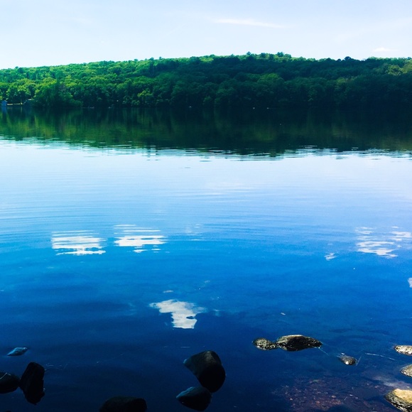 Profile Picture of Shauna Larson (@shaunaaa2511) on Poshmark