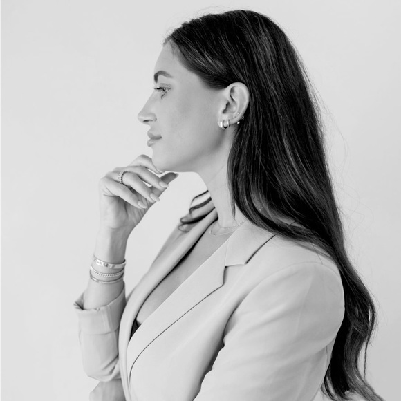 Profile Picture of Taylor Berkowitz (@taylormberk) on Poshmark