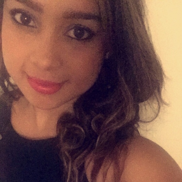 Profile Picture of Gisel Diaz (@gisel1212) on Poshmark