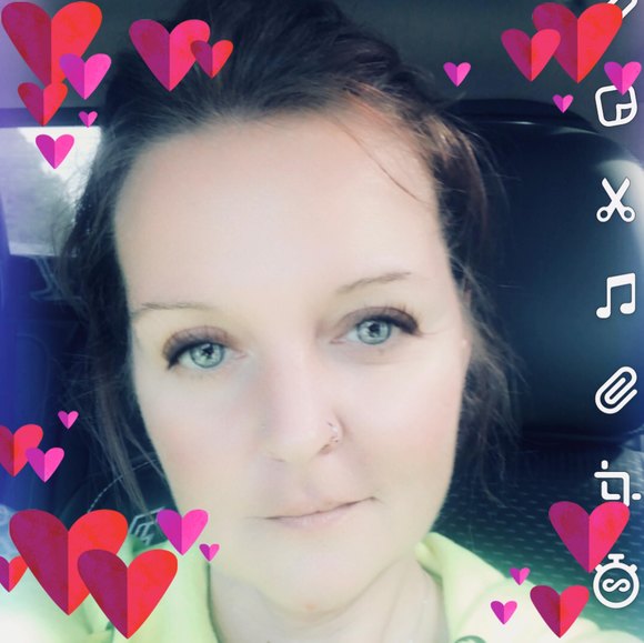 Profile Picture of Melenie Howes (@mel3978) on Poshmark