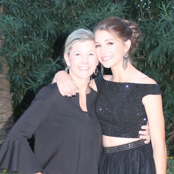 Profile Picture of Nicole Roberts (@brecola46) on Poshmark