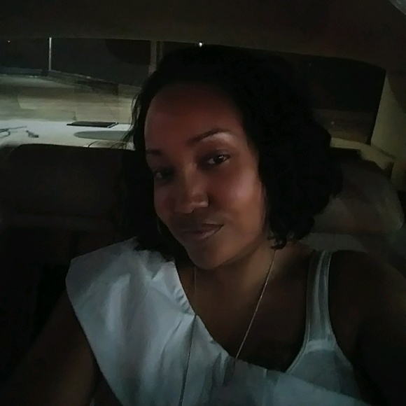Profile Picture of Candice Daye (@candiegirl1) on Poshmark