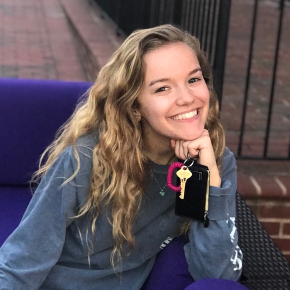 Profile Picture of Madeline Baricevic (@madelinebarice) on Poshmark