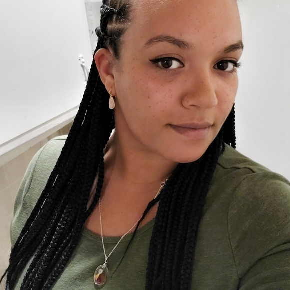 Profile Picture of Astia Young (@astiayoung) on Poshmark