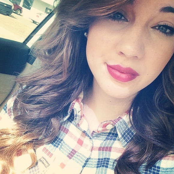 Profile Picture of Alexa Gilbert (@aataylor_15) on Poshmark