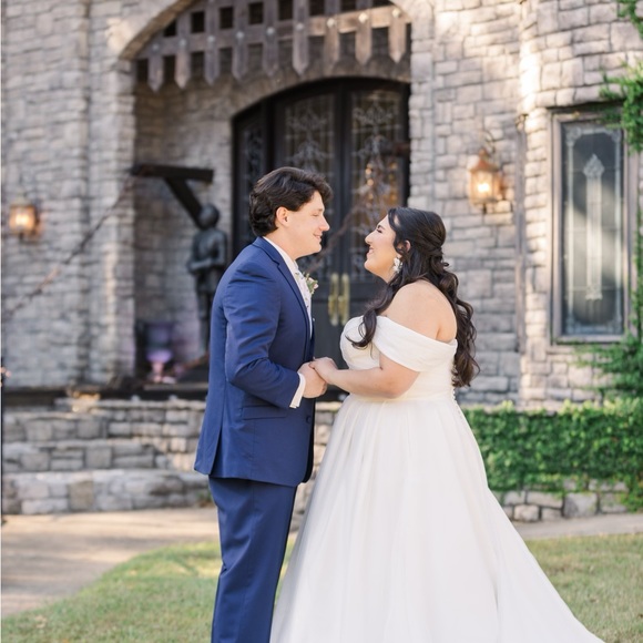 Profile Picture of Emily Daniel (@ylime1116) on Poshmark