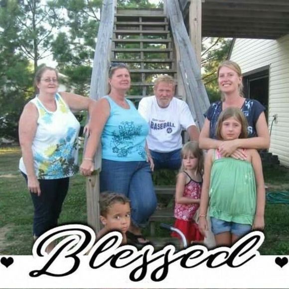 Profile Picture of Phyllis Sakers (@betteanag) on Poshmark