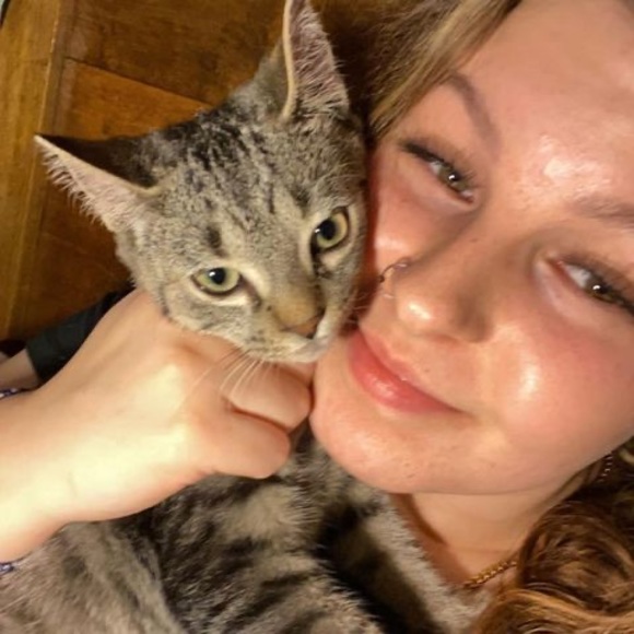 Profile Picture of Julia Mackay (@juliamackay05) on Poshmark