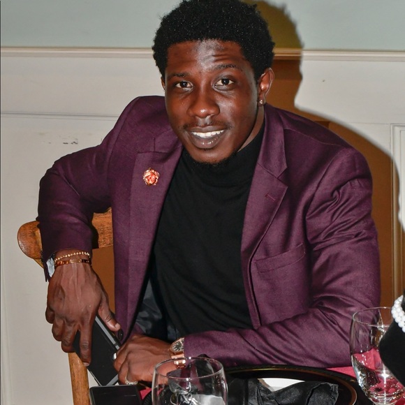 Caesar Grant - Poshmark Profile Picture of Caesar Grant (@caesargrant) on Poshmark