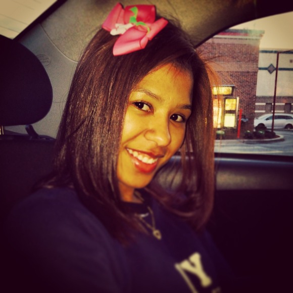 Profile Picture of Lisselot Segura (@callmesweet) on Poshmark