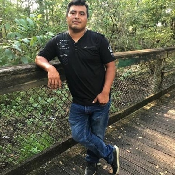 Profile Picture of Alvarez Ausen (@alvarezausen) on Poshmark