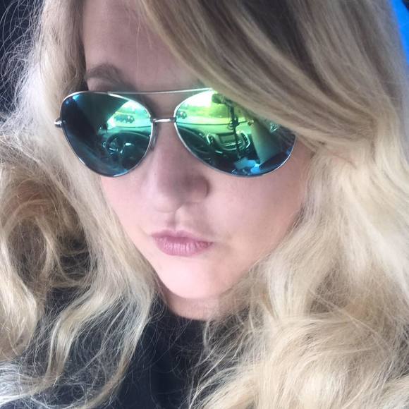 Profile Picture of Ashley Senter-foresman (@ashforesman09) on Poshmark
