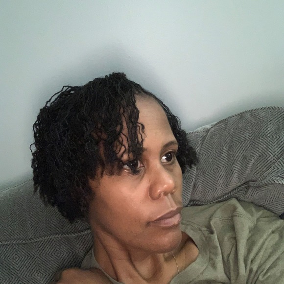 Profile Picture of Lashondra Pelican (@shonp12) on Poshmark